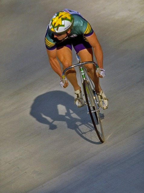 冠中穩居強 冠中穩居強